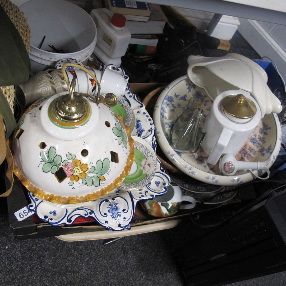 Lot 654: Box of misc ceramics some real fab items