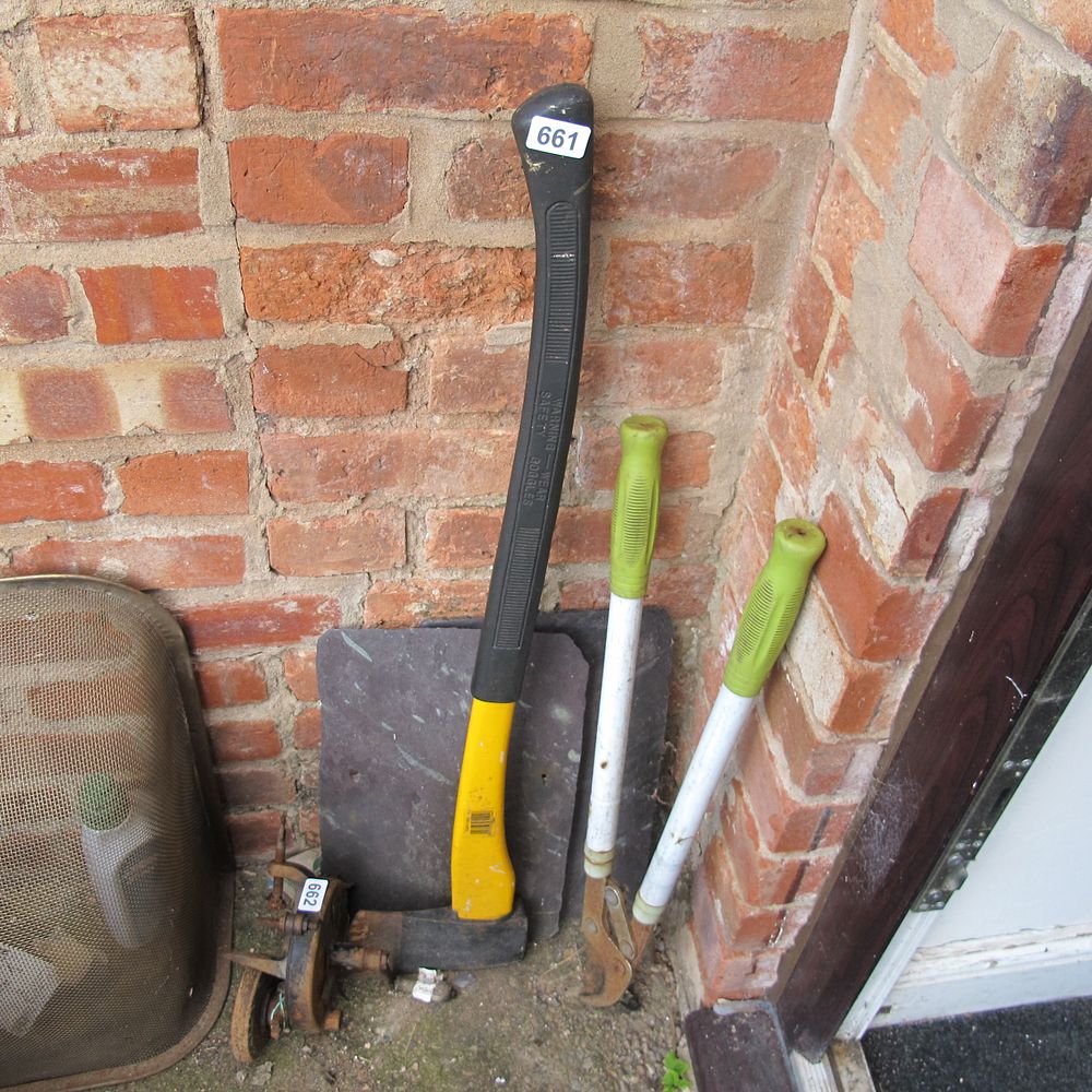 Lot 661: JCB axe