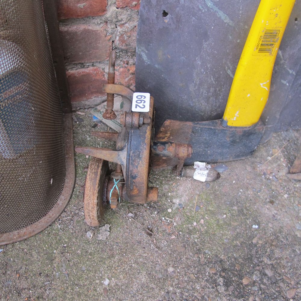 Lot 662: vintage knife sharpener