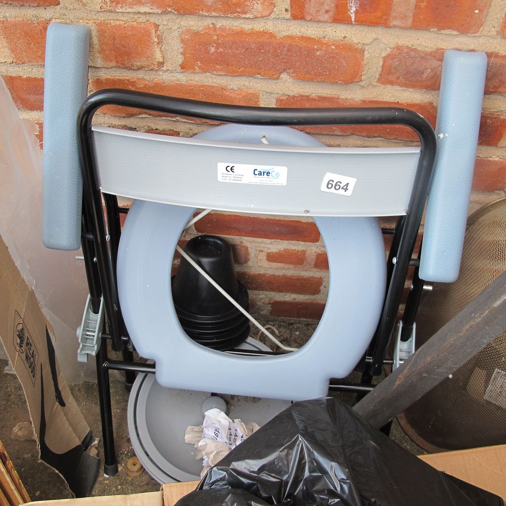 Lot 664: Disabled toilet aid
