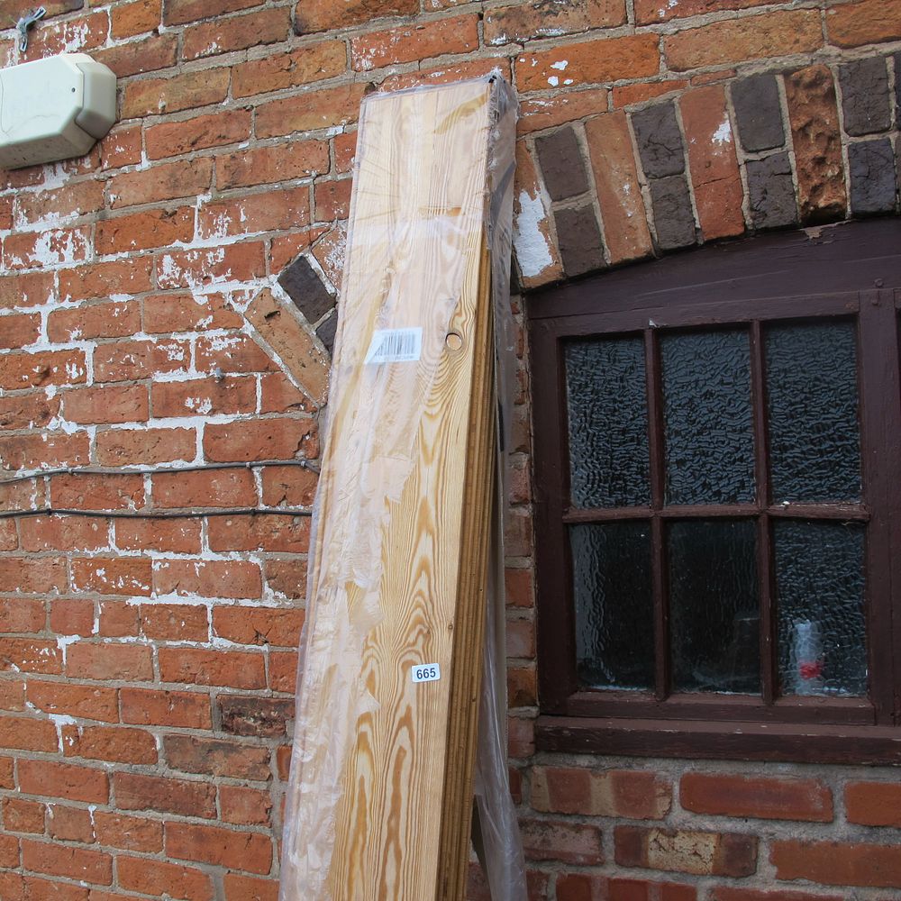 Lot 665: pack of wooden indoor flooring