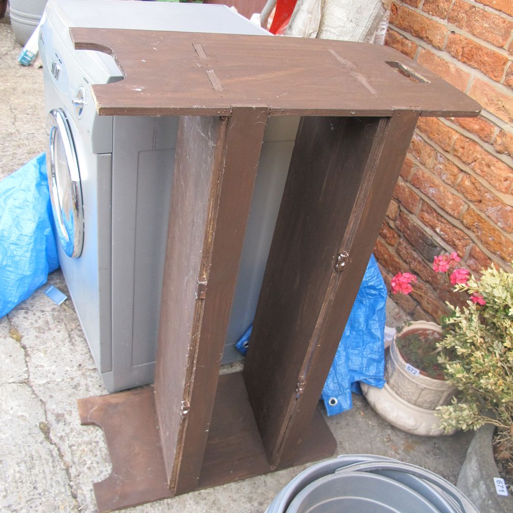 Lot 674: Hallway shoe and boot rack