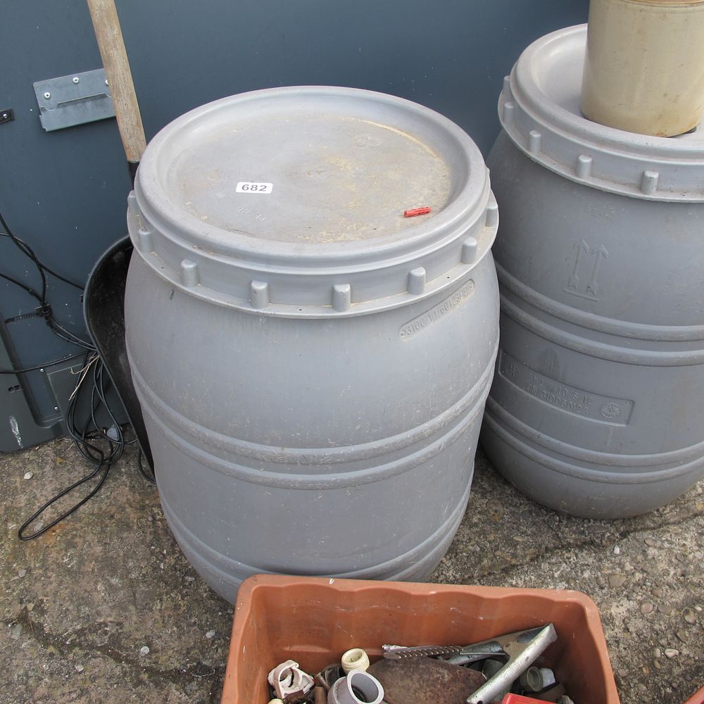 Lot 682: Large plastic barrel with lid