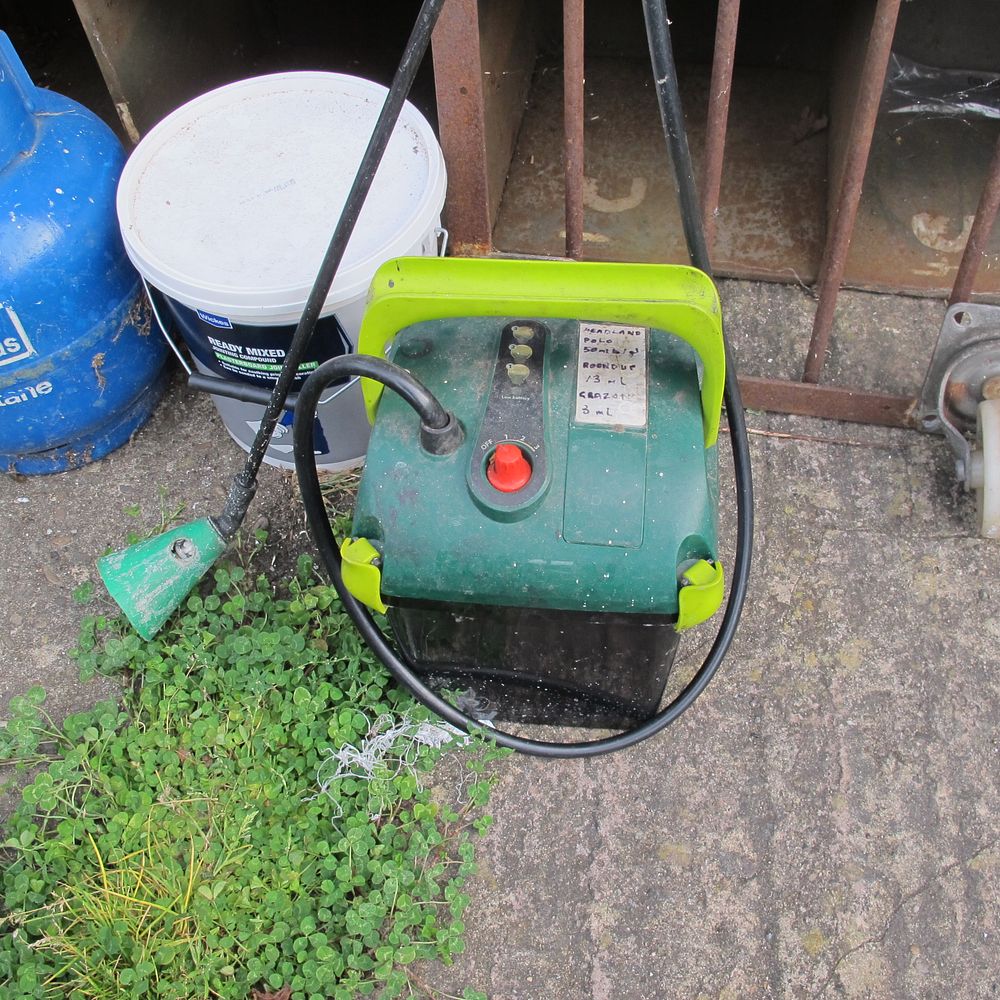 Lot 687: Power sprayer