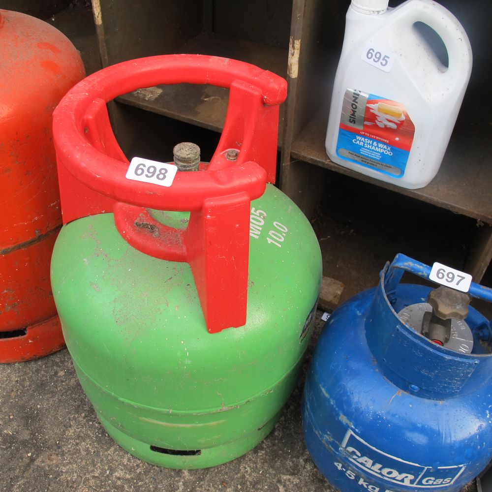 Lot 698: Gas cannister