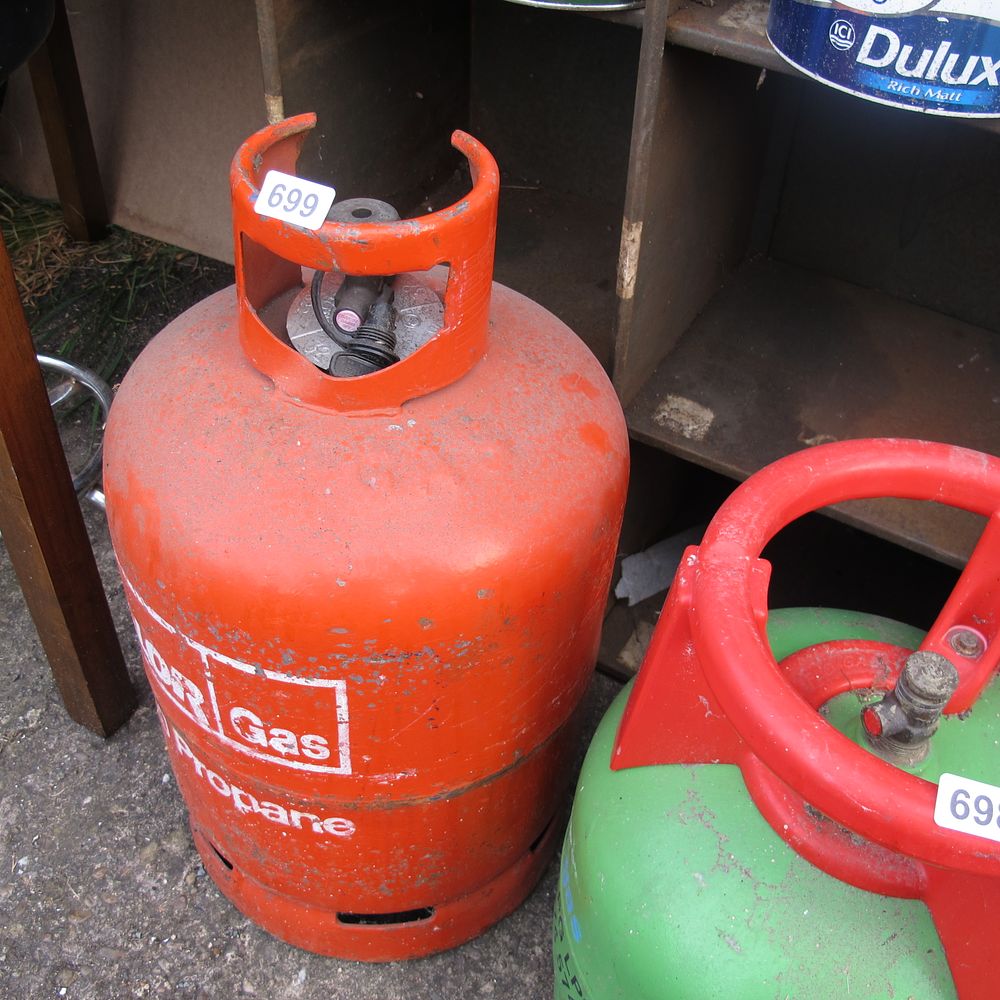 Lot 699: Gas cannister