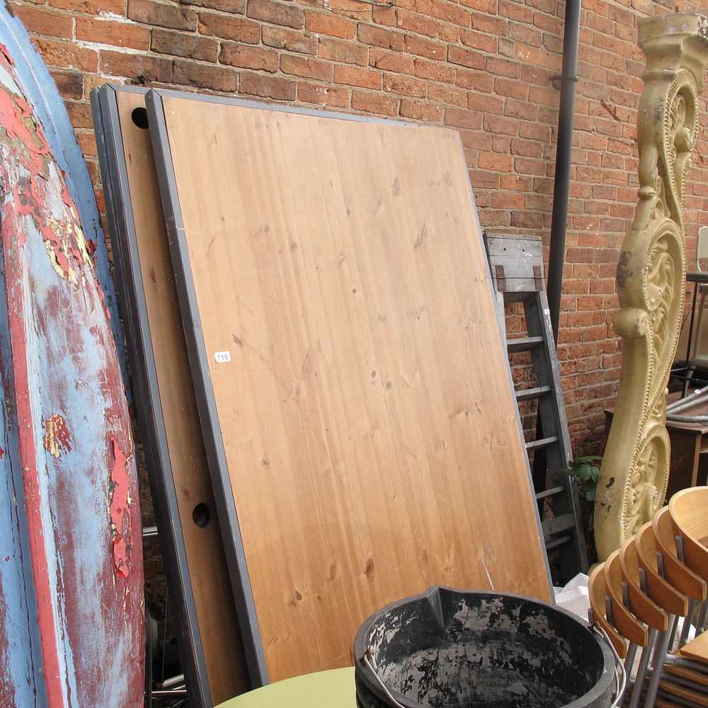 Lot 719: heavy duty table with mid shelving made for...
