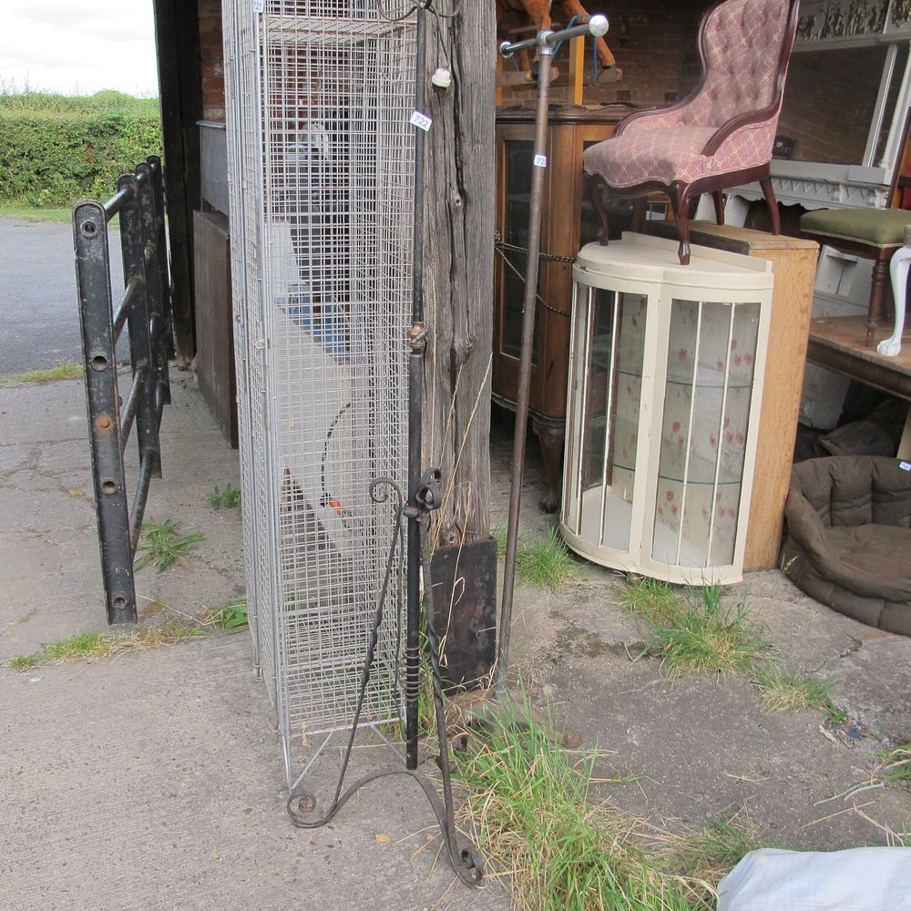 Lot 722: metal stand