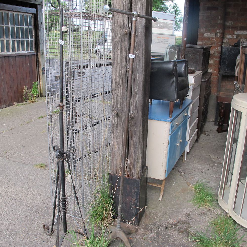 Lot 723: metal stand