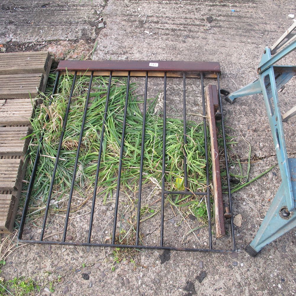 Lot 747: garden gate
