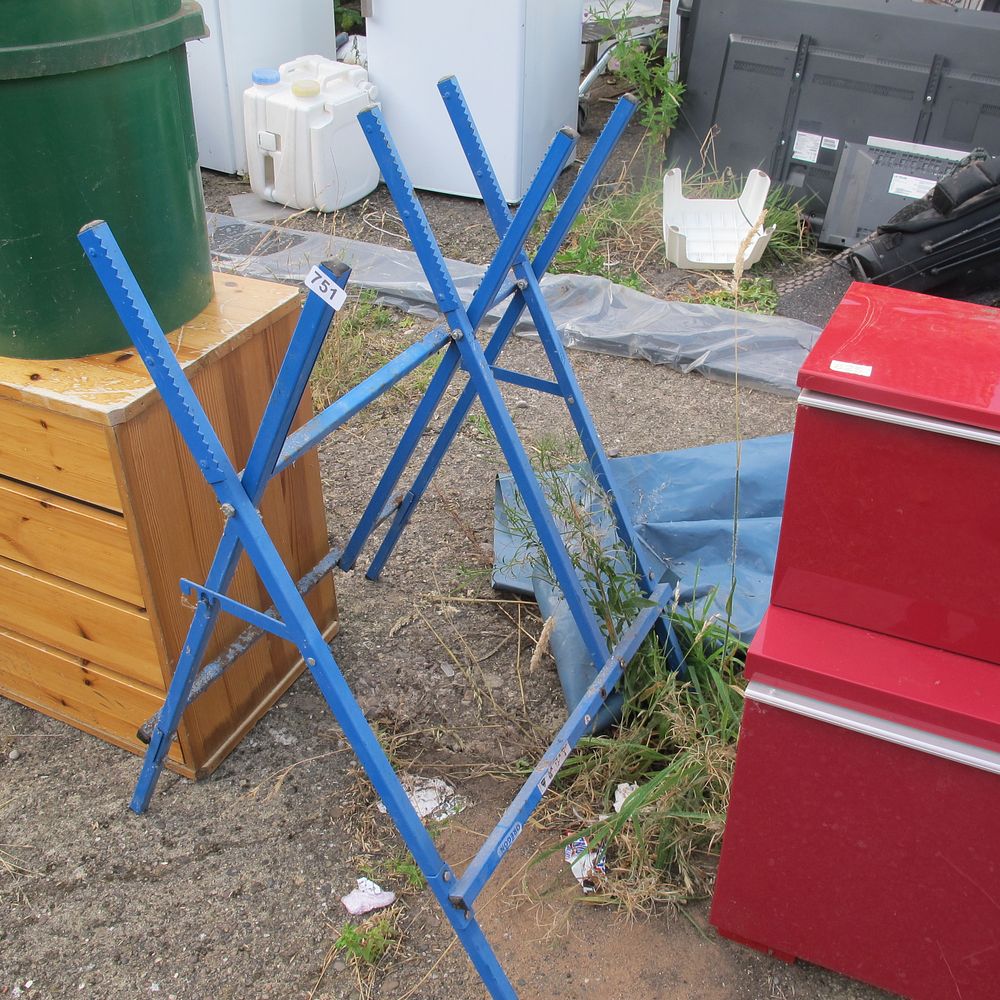 Lot 751: log cutting stand