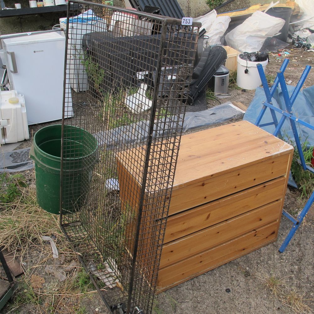 Lot 753: land rover or similar sized vehicles roof cage...