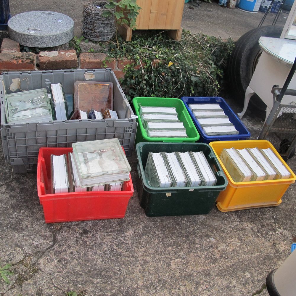 Lot 769: large number of glass wall bricks. small amount...