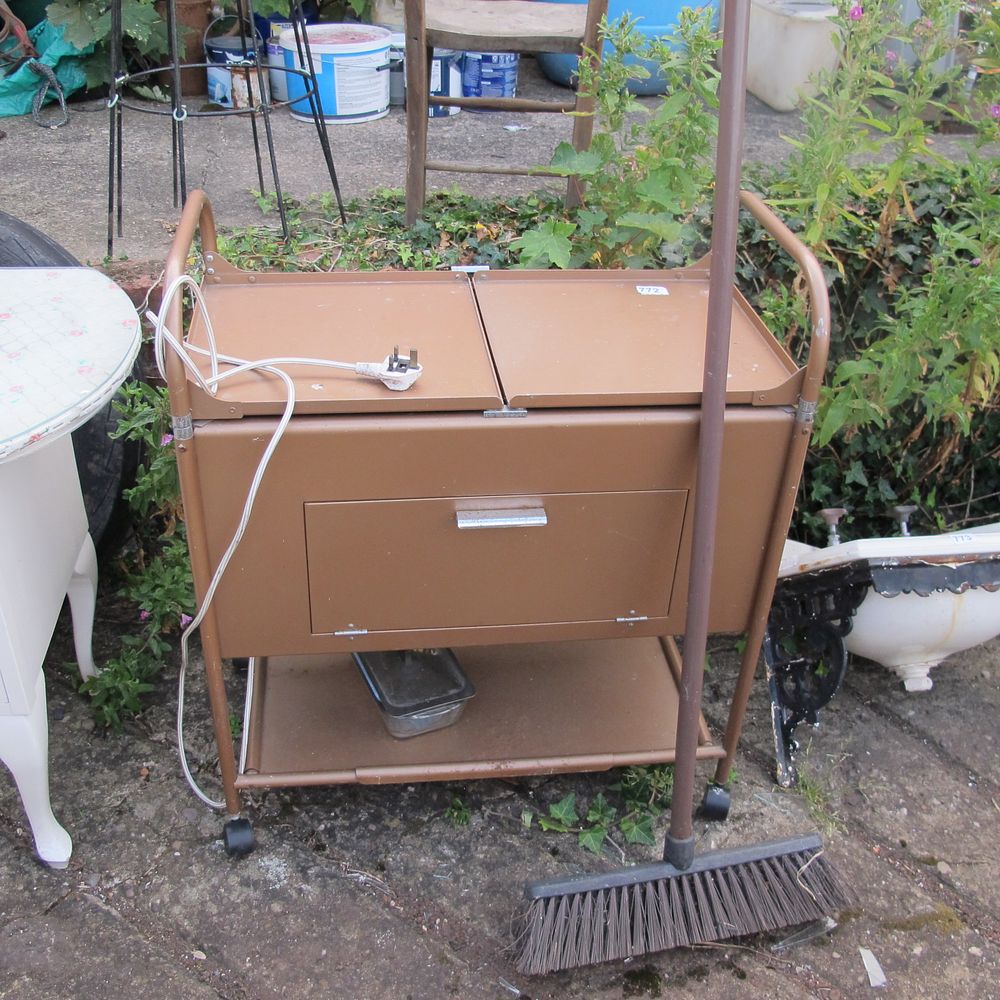 Lot 772: hostess trolley