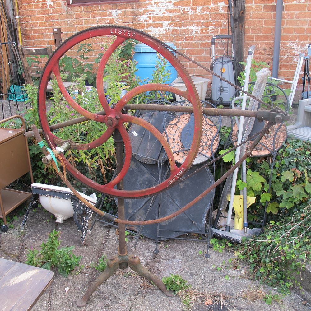 Lot 775: 1934 Lister hand cranked vintage sheep shearer a...