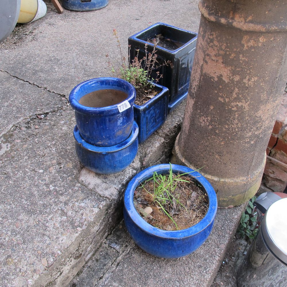 Lot 778: set of 5 blue glazed garden pots