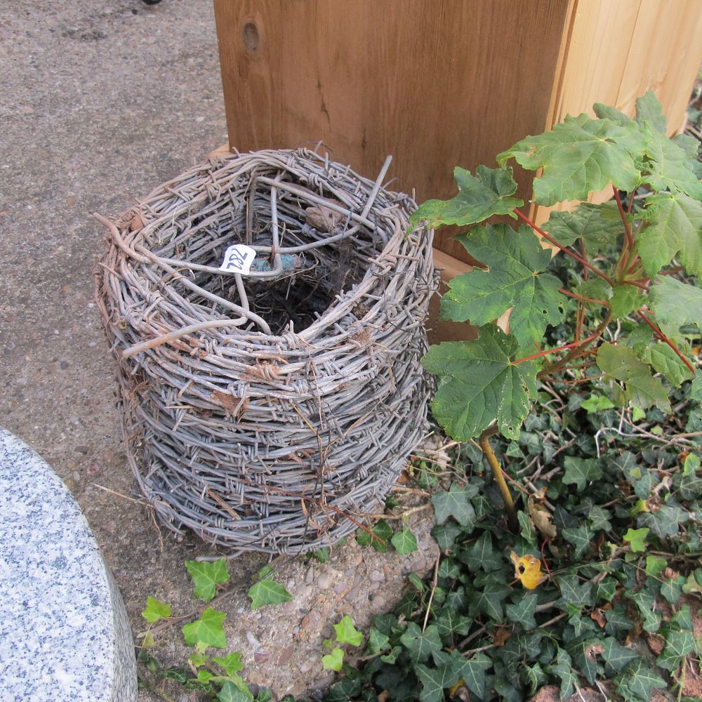Lot 782: Roll of barbed wire