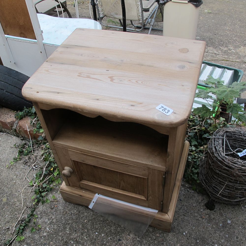 Lot 783: bedside pine table