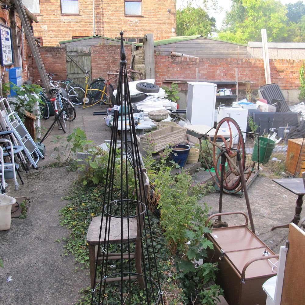 Lot 784: metal garden obelisk