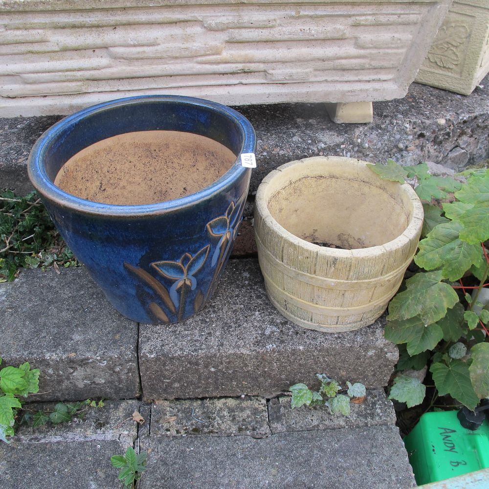 Lot 787: planters