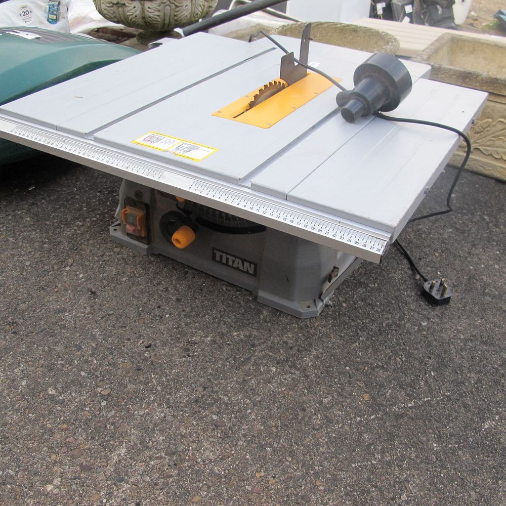 Lot 791: bench saw