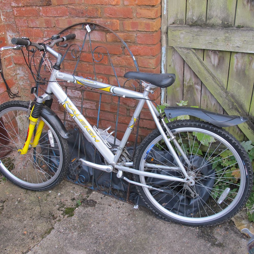 Lot 800: gents mountain bike