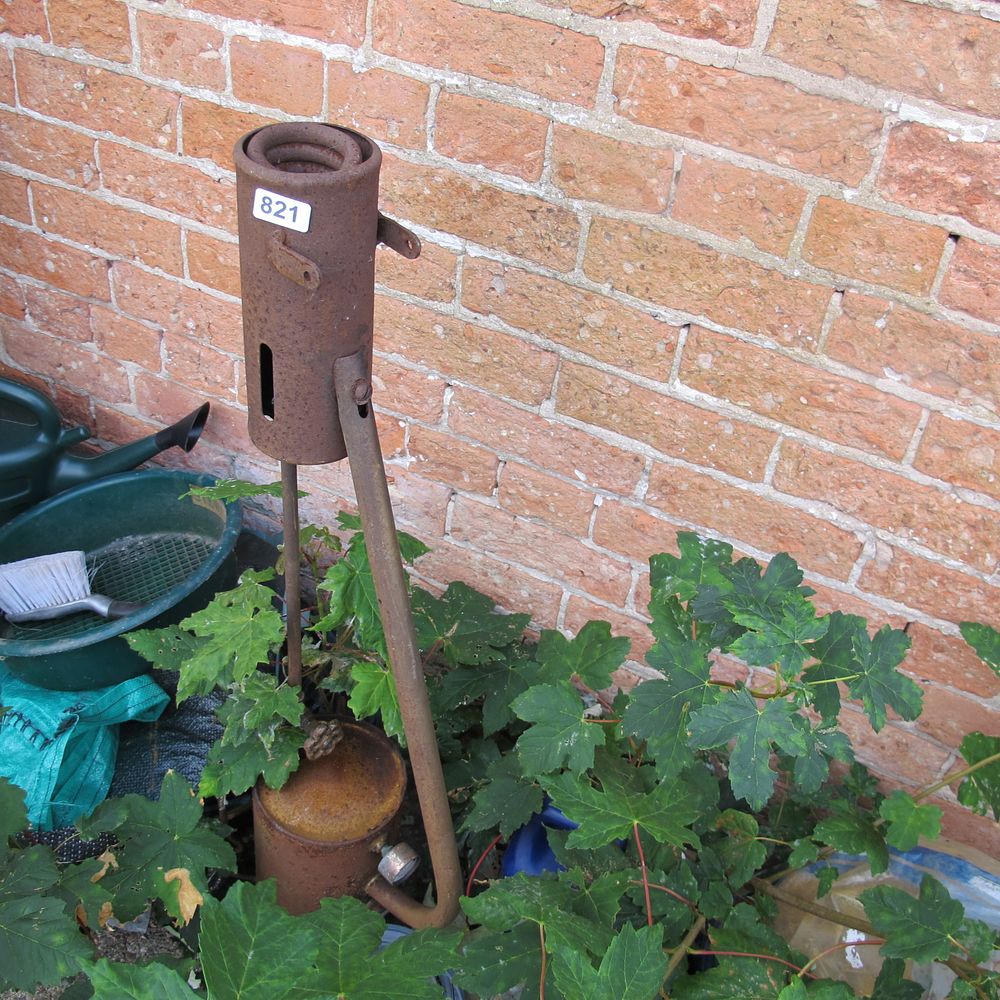 Lot 821: vintage flame thrower