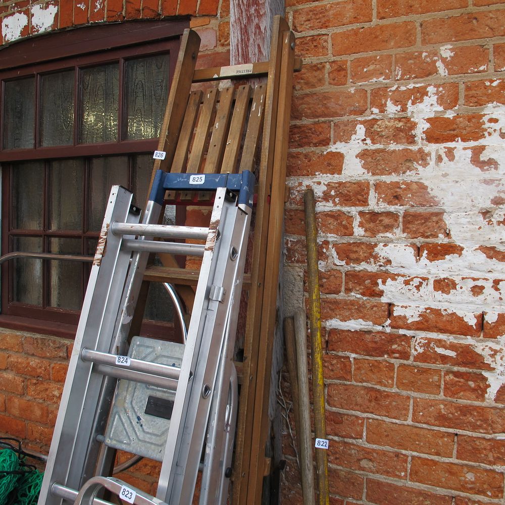 Lot 826: large set of wooden ladders