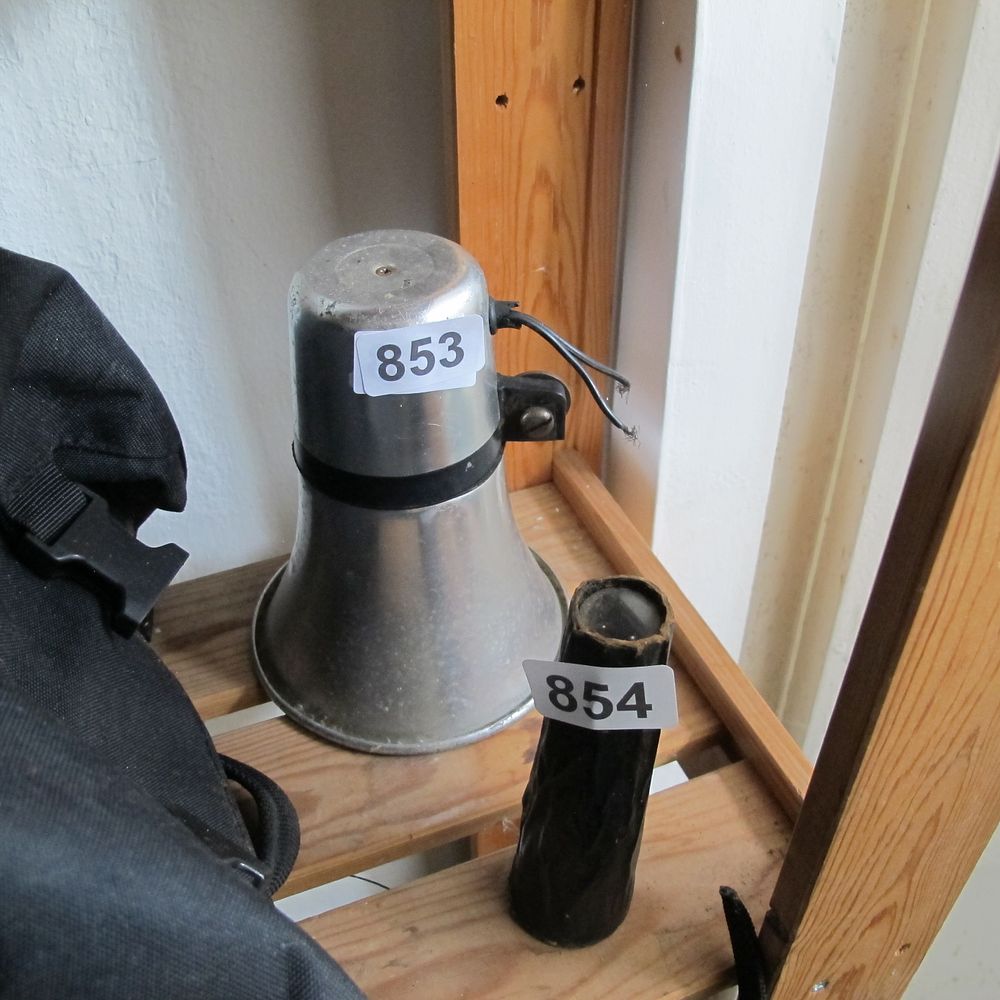 Lot 853: speaker
