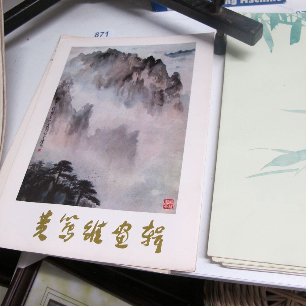 Lot 871: quantity of beautiful Chinese pictures