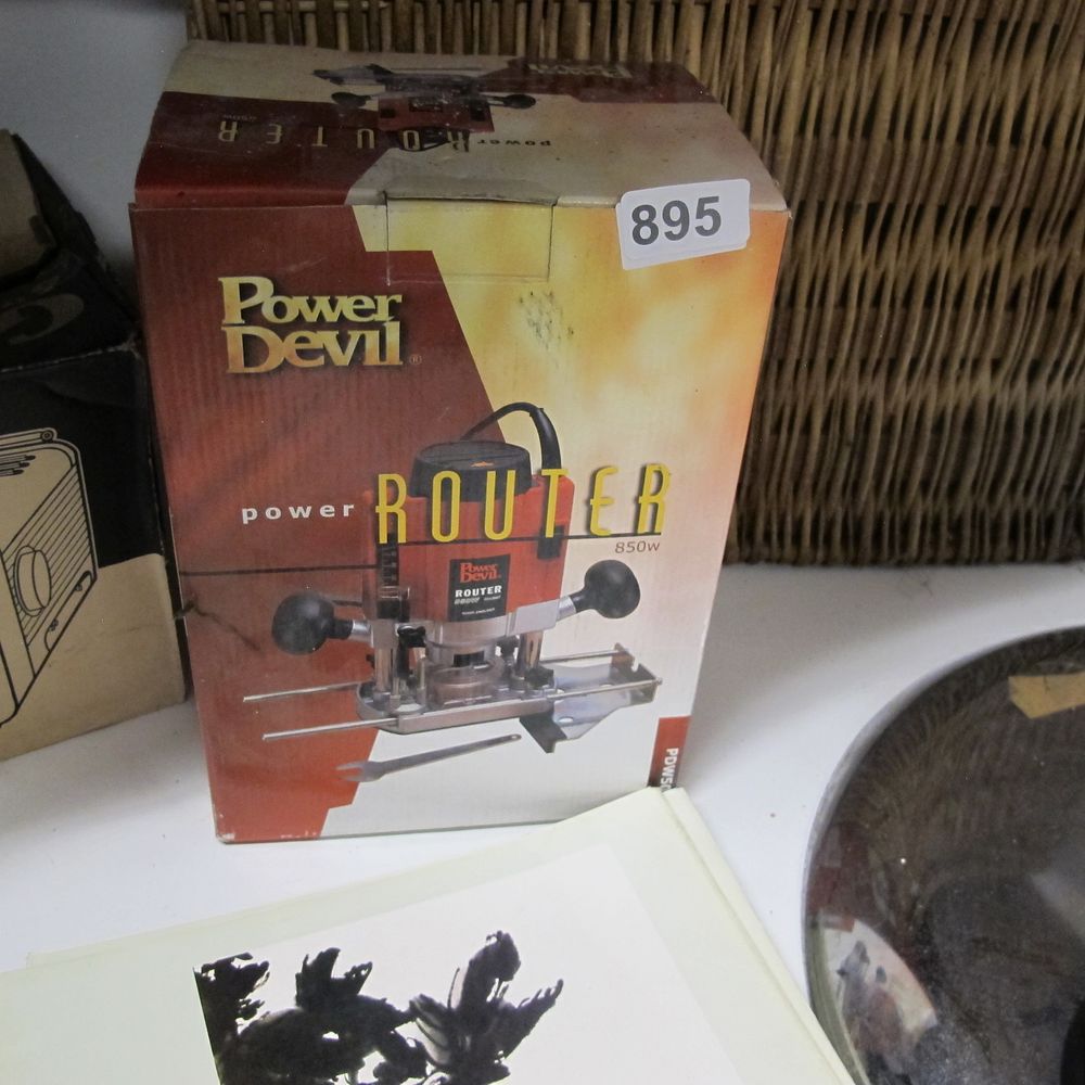 Lot 895: power devil carpenters router