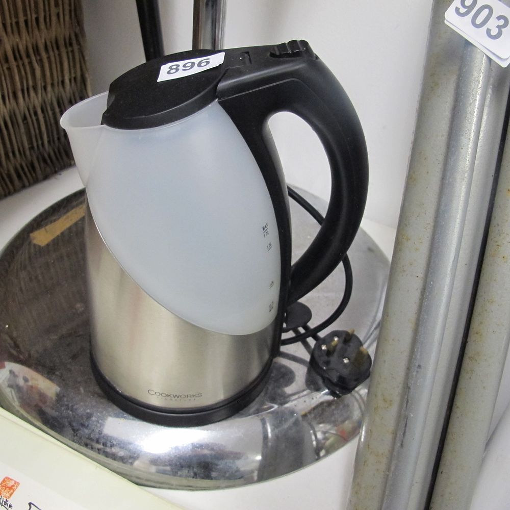 Lot 896: cordless kettle