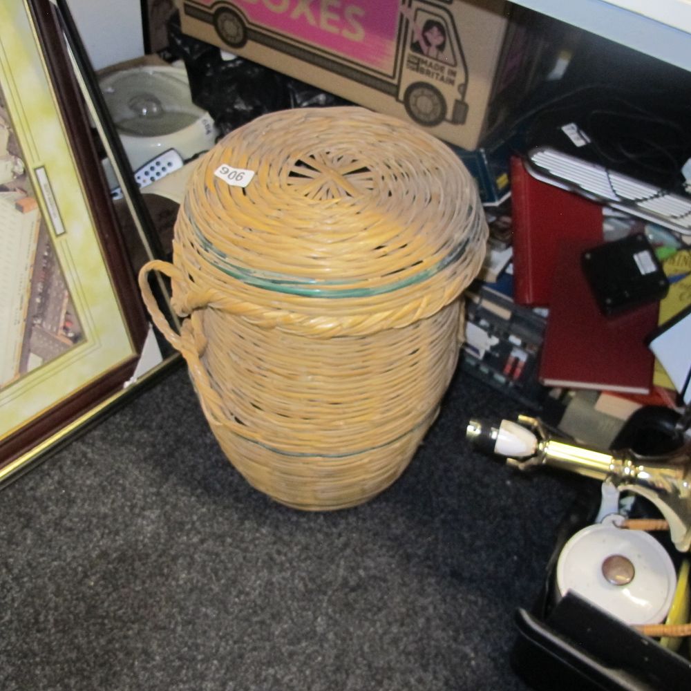 Lot 906: wicker laundry basket