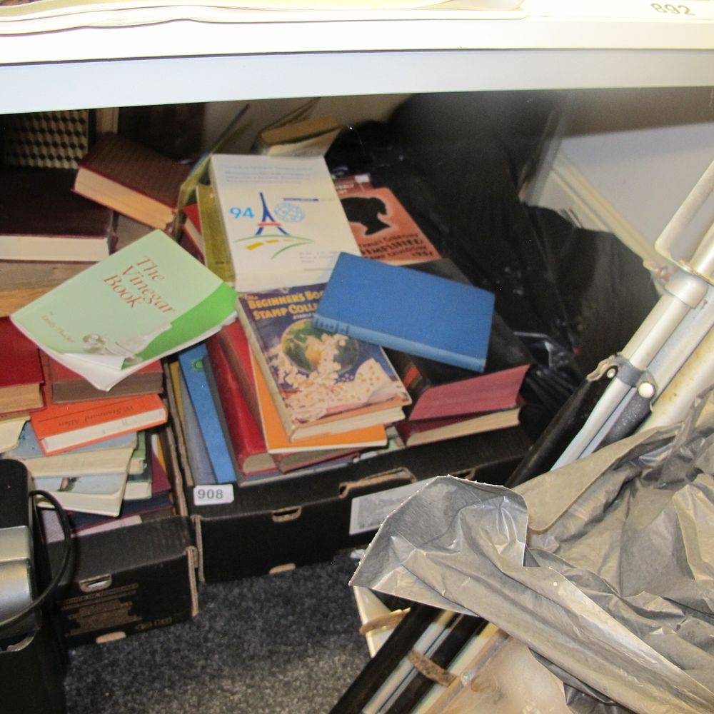 Lot 908: large collection of books