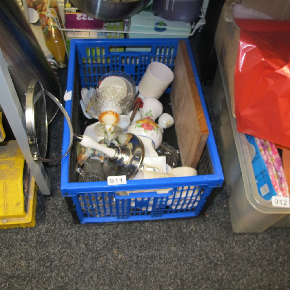 Lot 911: box of misc