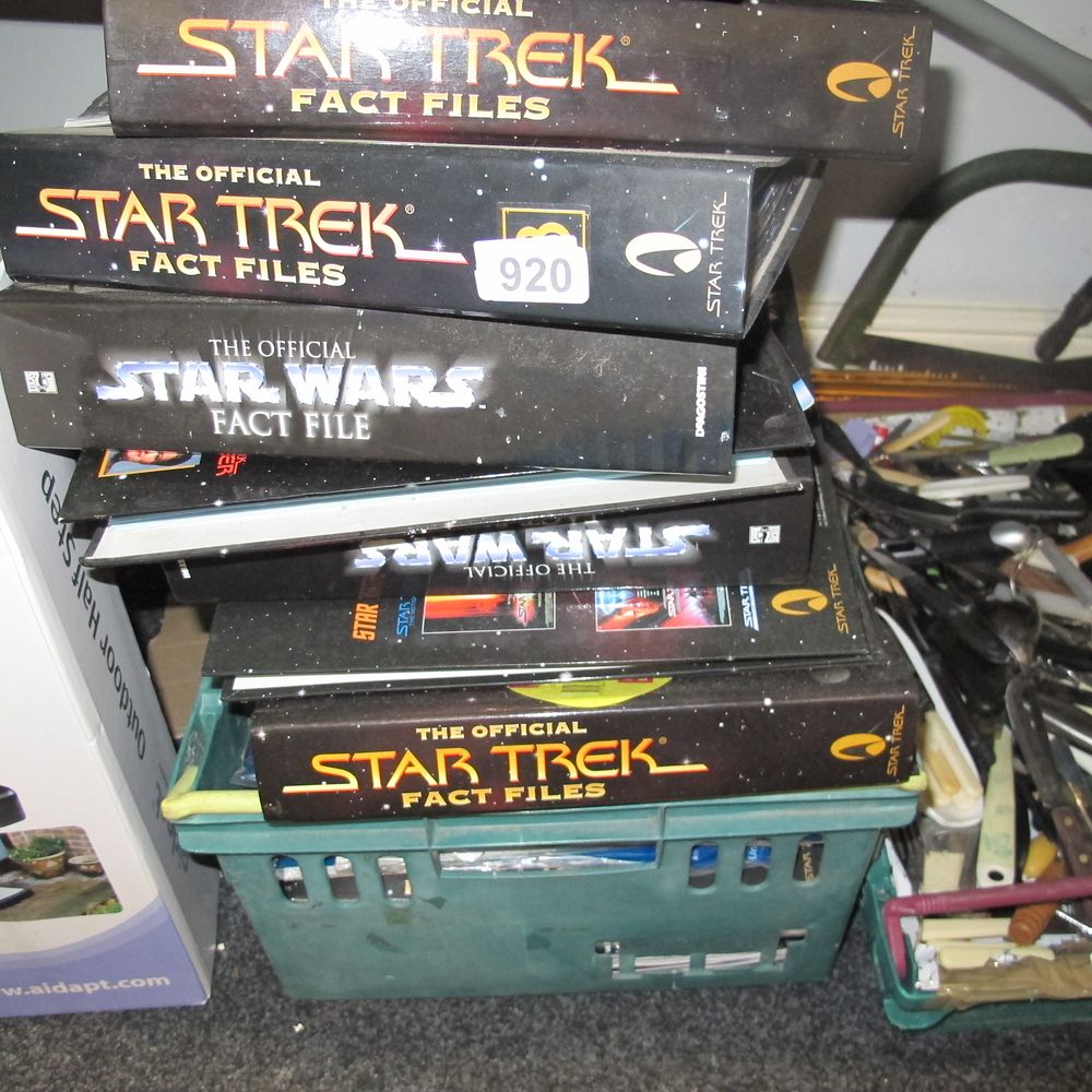 Lot 920: collection of Star Trek magazines