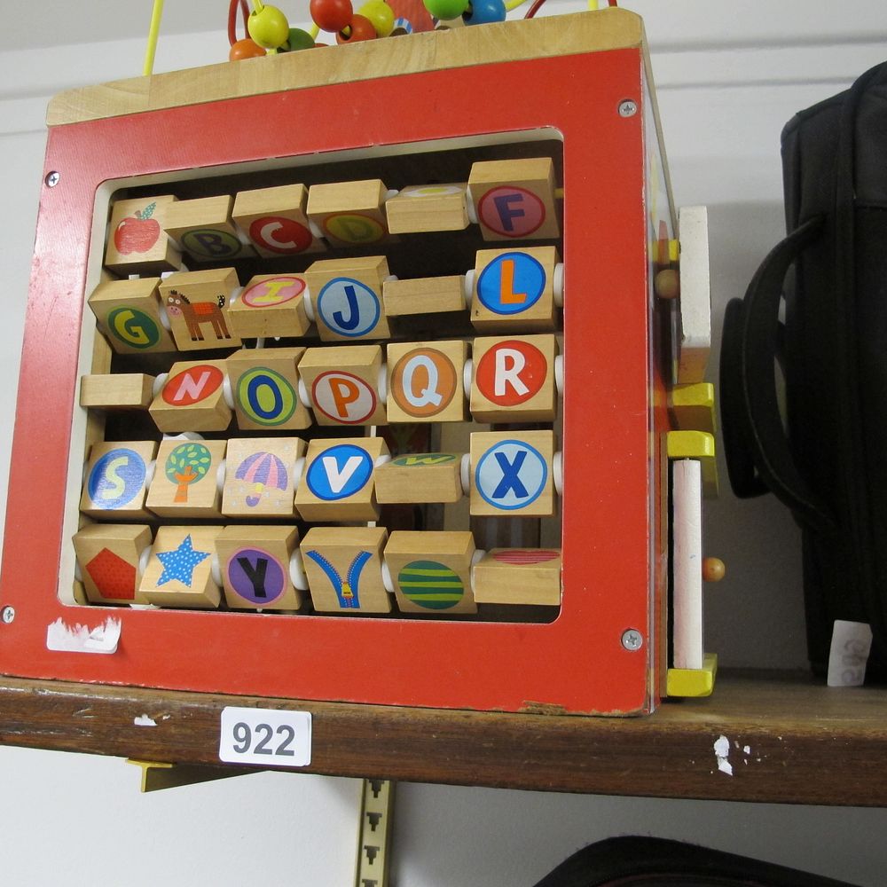 Lot 922: toy