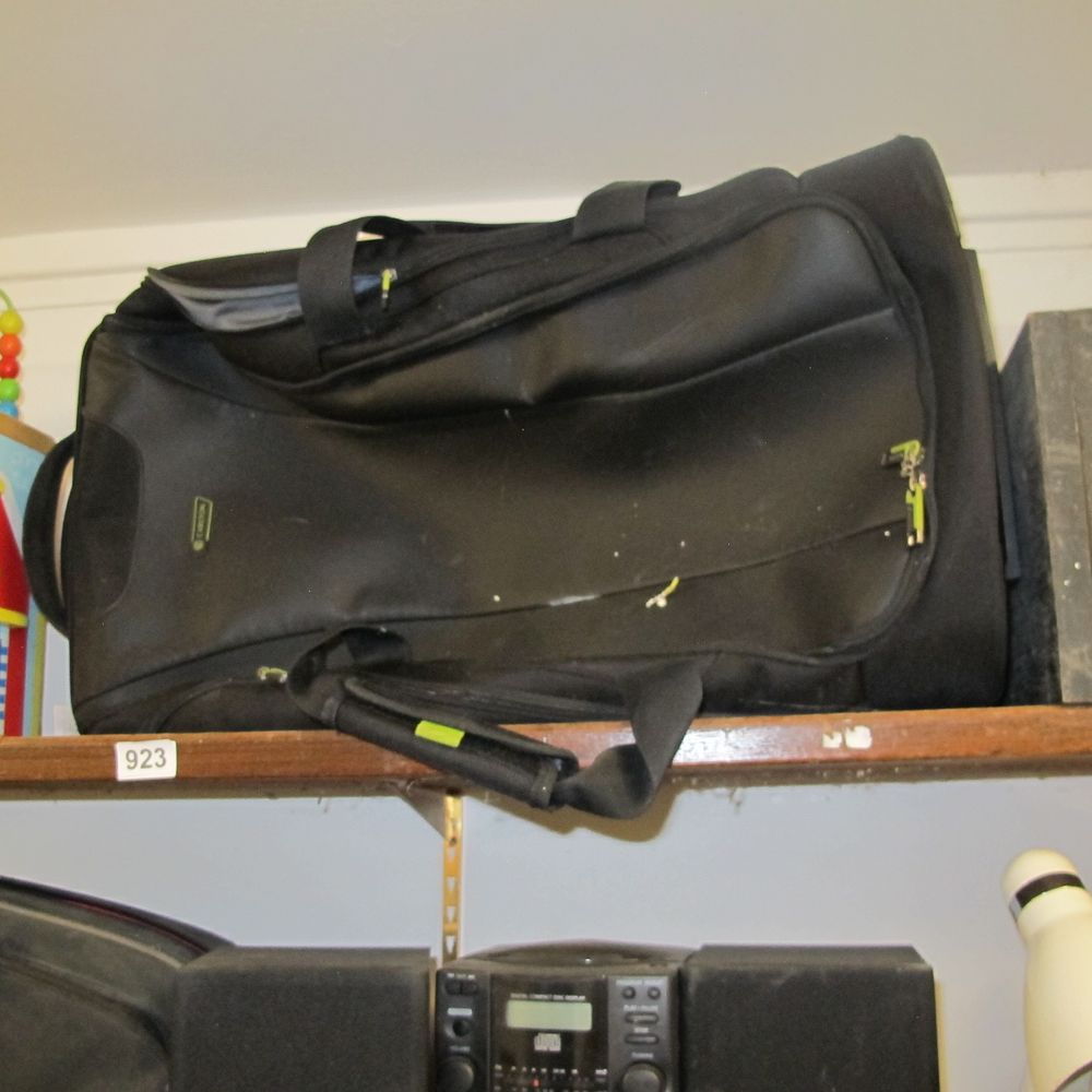 Lot 923: luggage