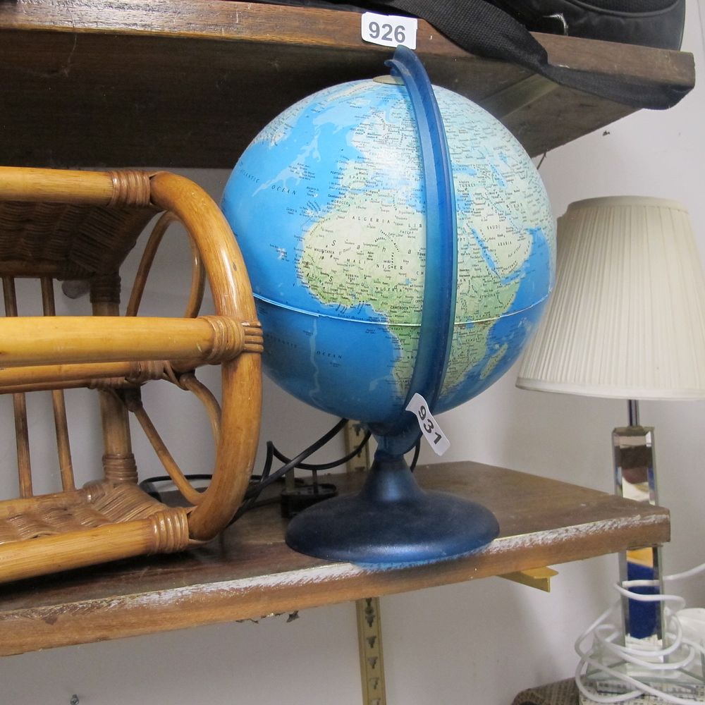 Lot 931: globe