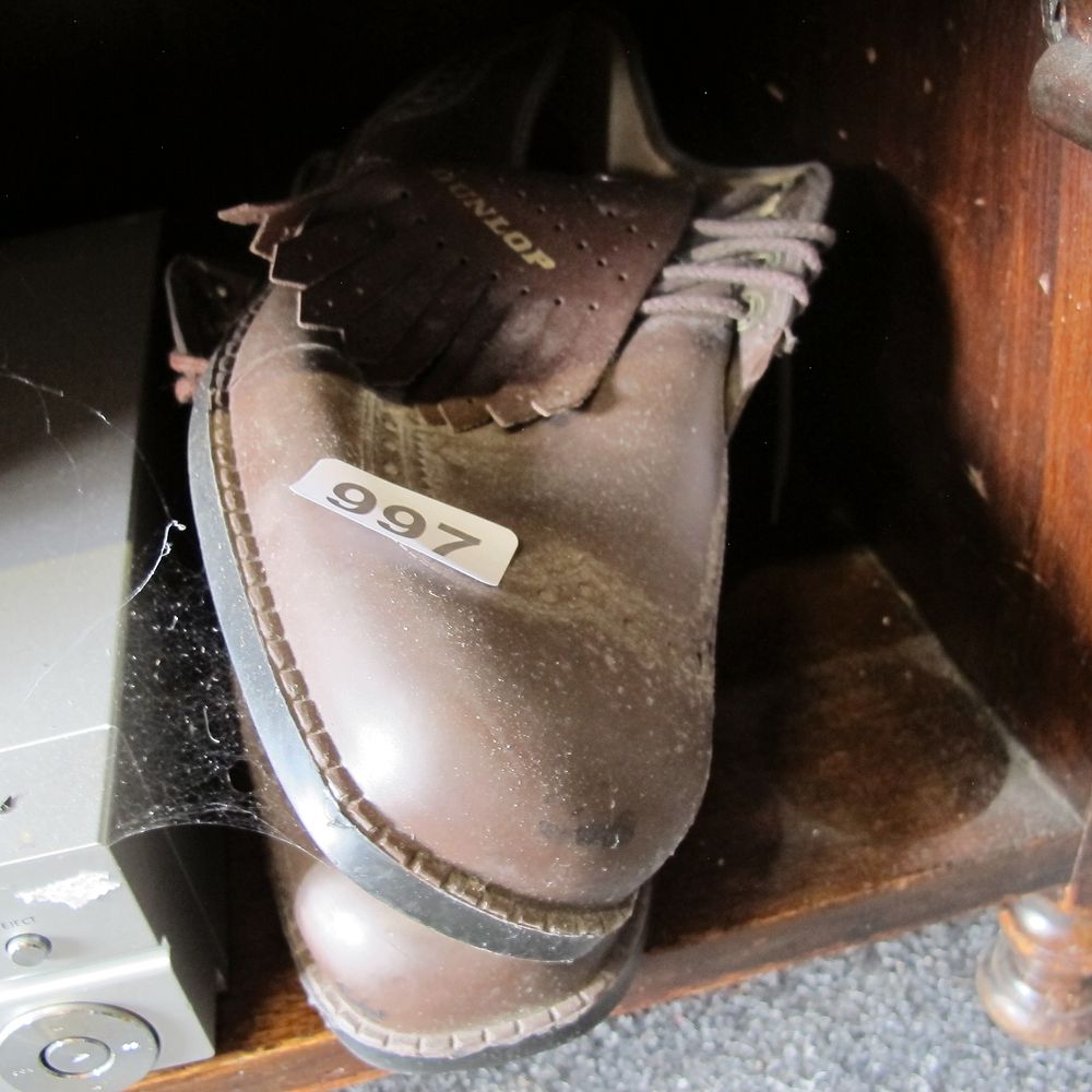 Lot 997: Dunlop golf shoes