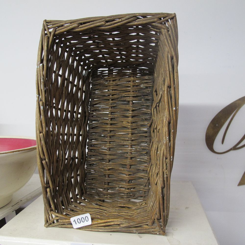 Lot 1000: vintage basket