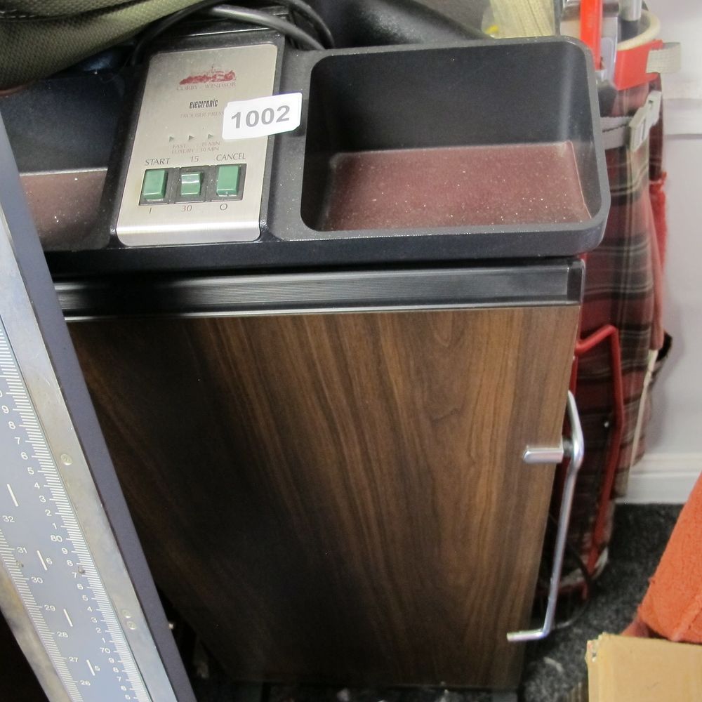 Lot 1002: trouser press