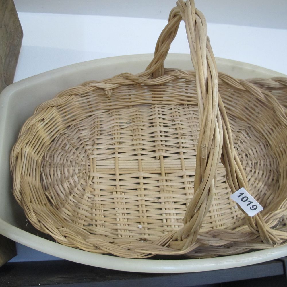 Lot 1019: Wicker flower basket 