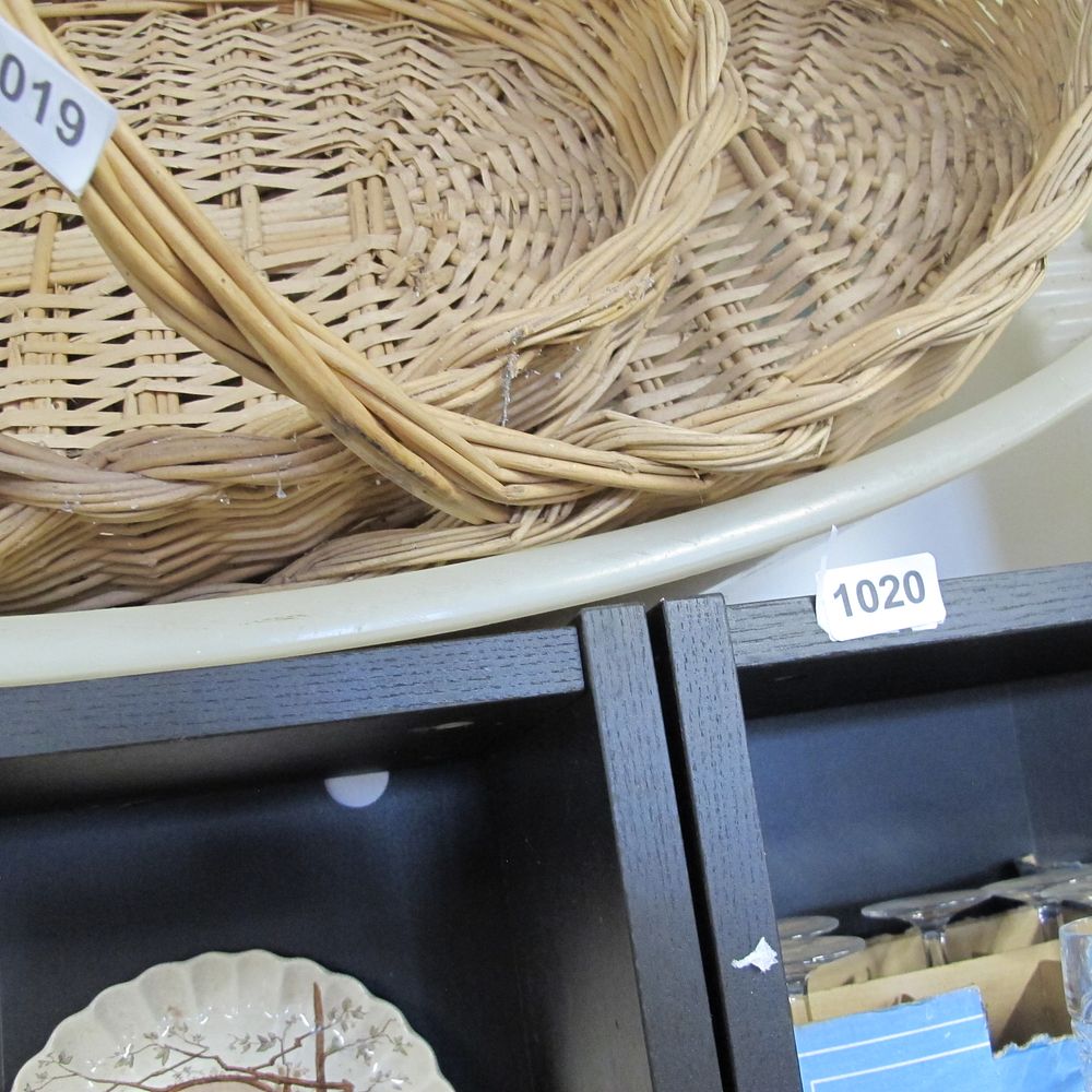 Lot 1020: baby bath