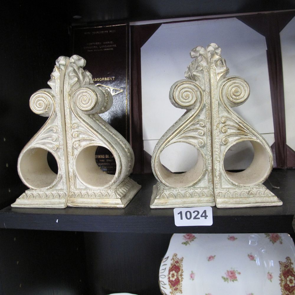 Lot 1024: Wall sconces 