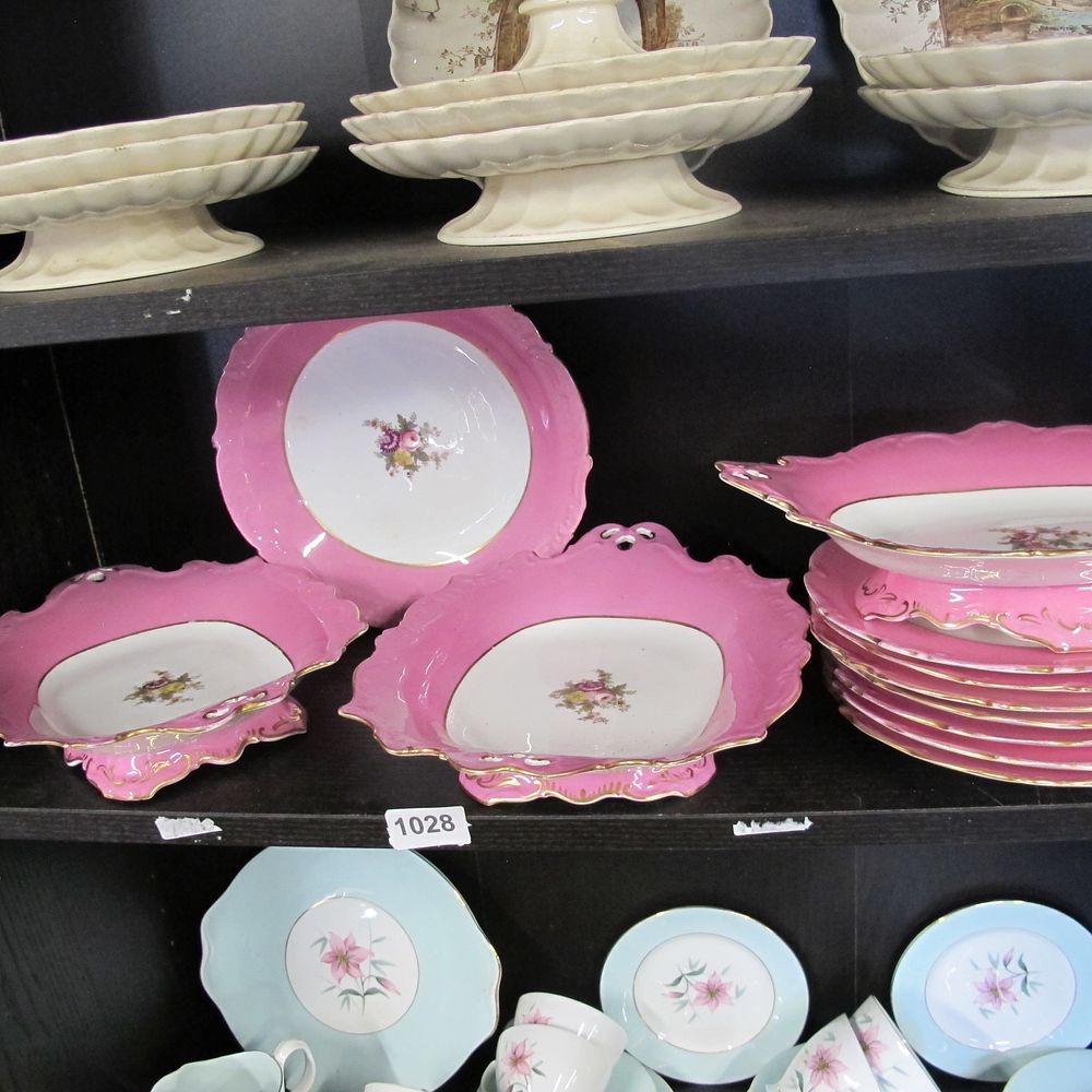 Lot 1028: Pink rose motif chinaware Antique