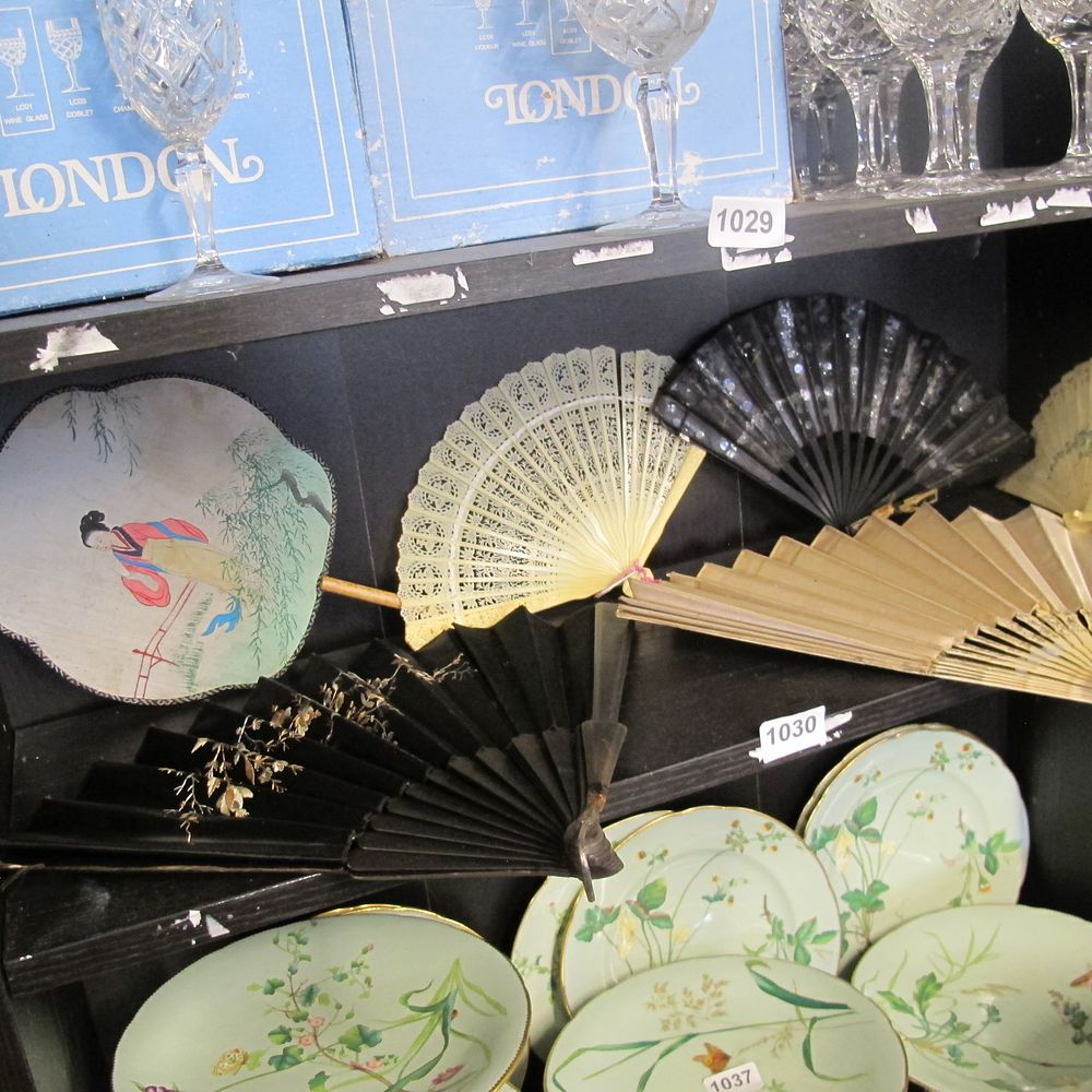 Lot 1030: Selection of handheld fans 