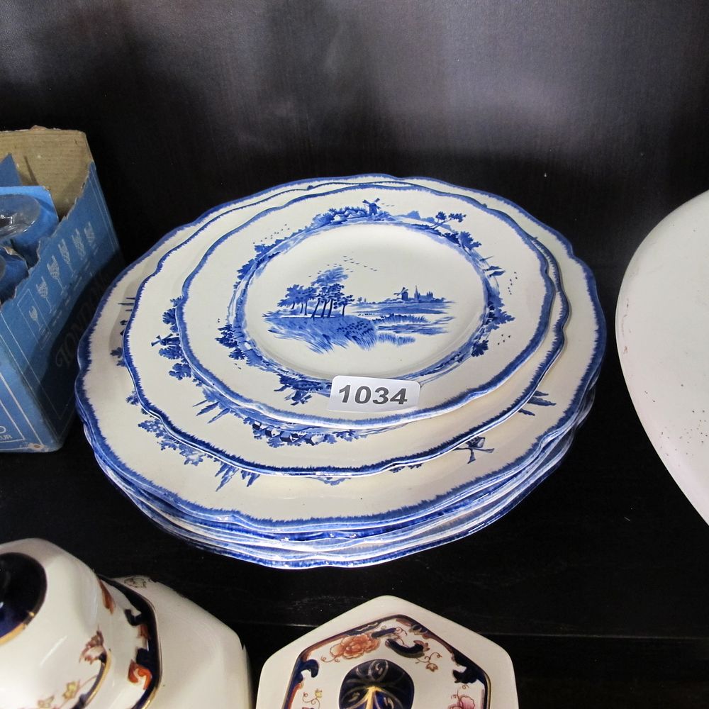 Lot 1034: Blue and white china royal doulton NORFOLK PATTERN