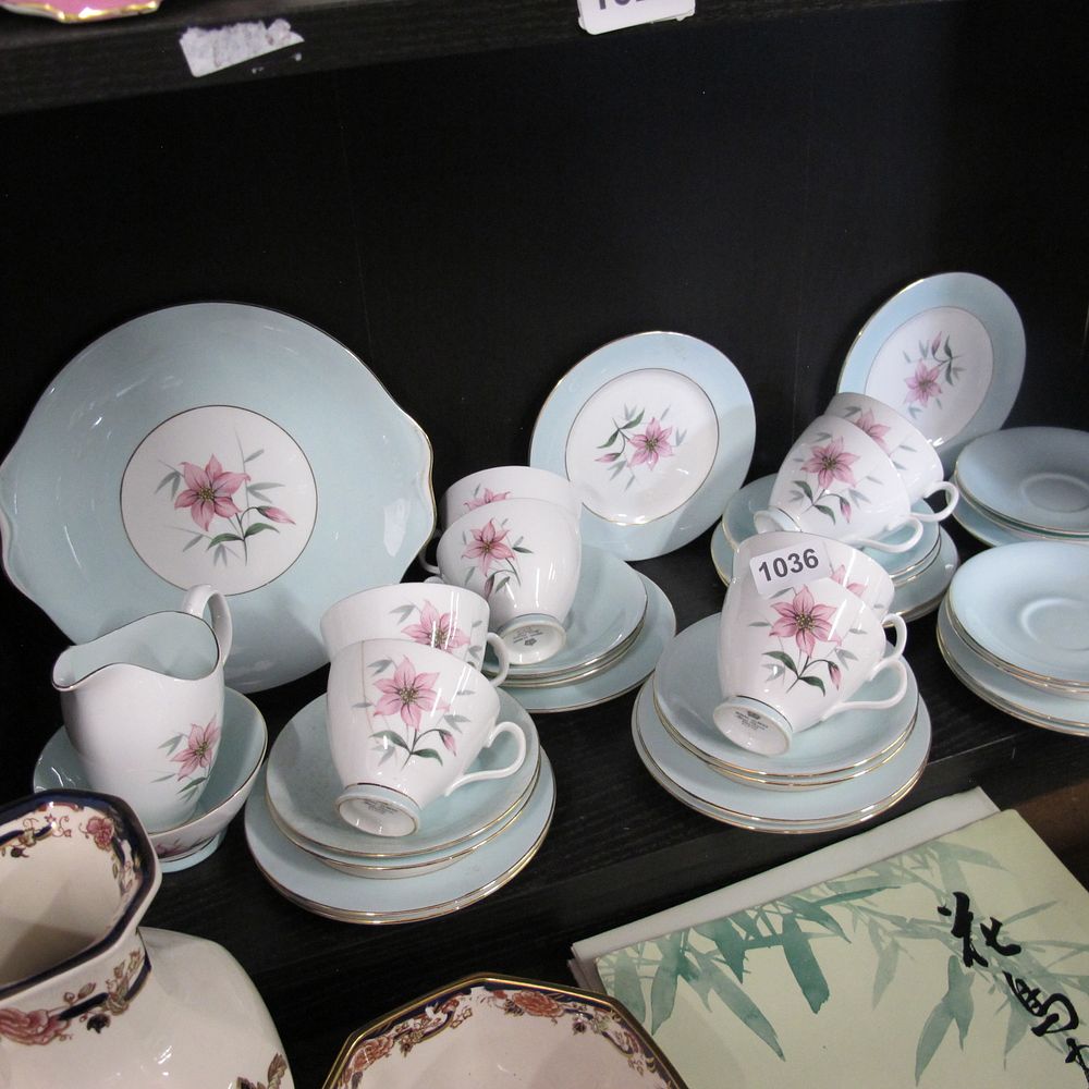 Lot 1036: Blue and pink flower china to include 8...