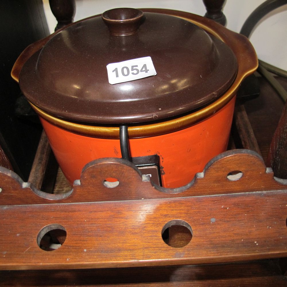 Lot 1054: Large SL ow cooker 